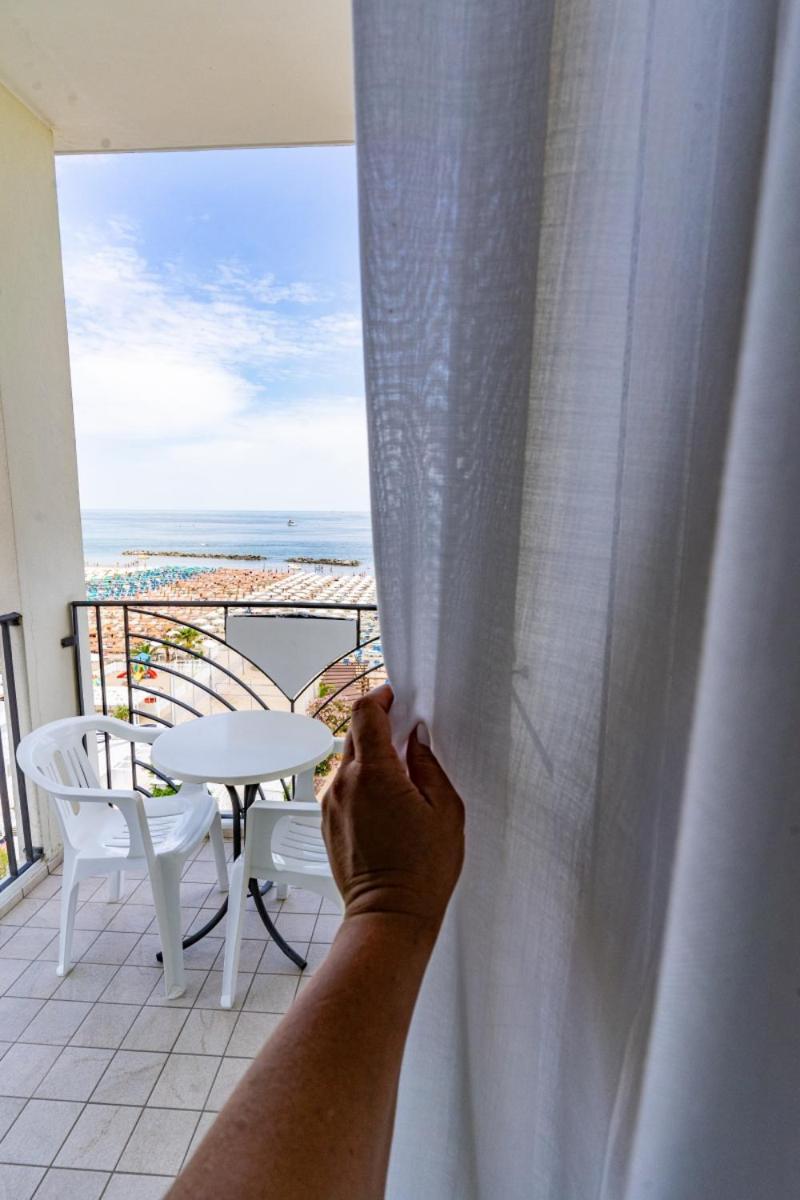Hotel Prestige Cattolica Dış mekan fotoğraf