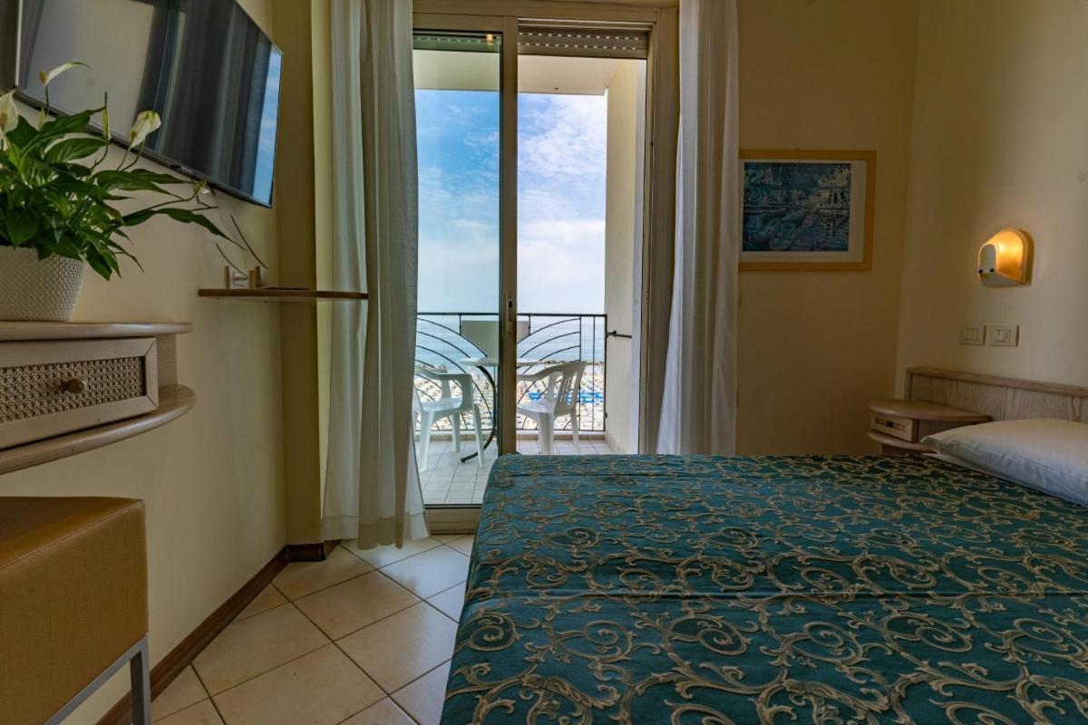 Hotel Prestige Cattolica Dış mekan fotoğraf